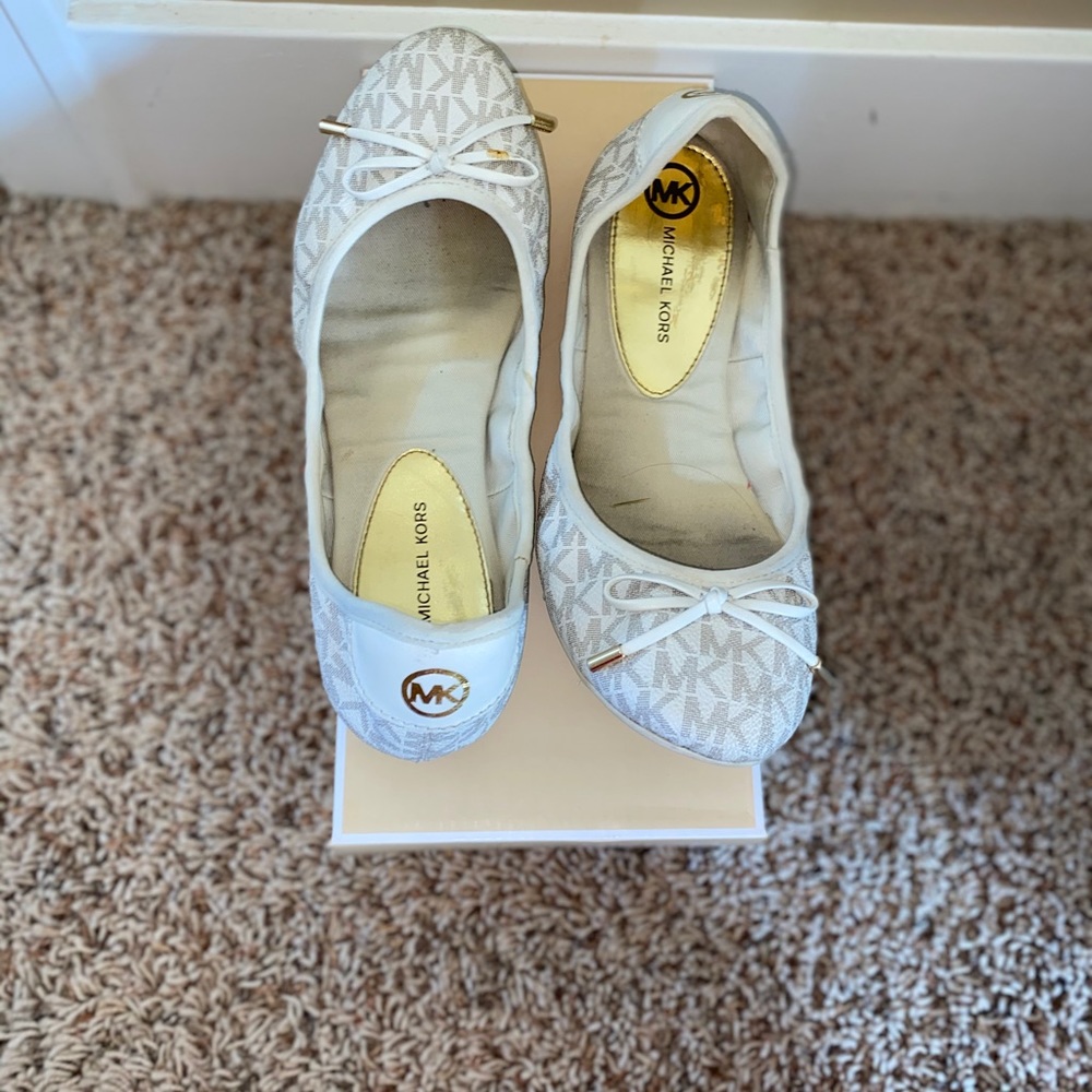 Micheal Kors Flats